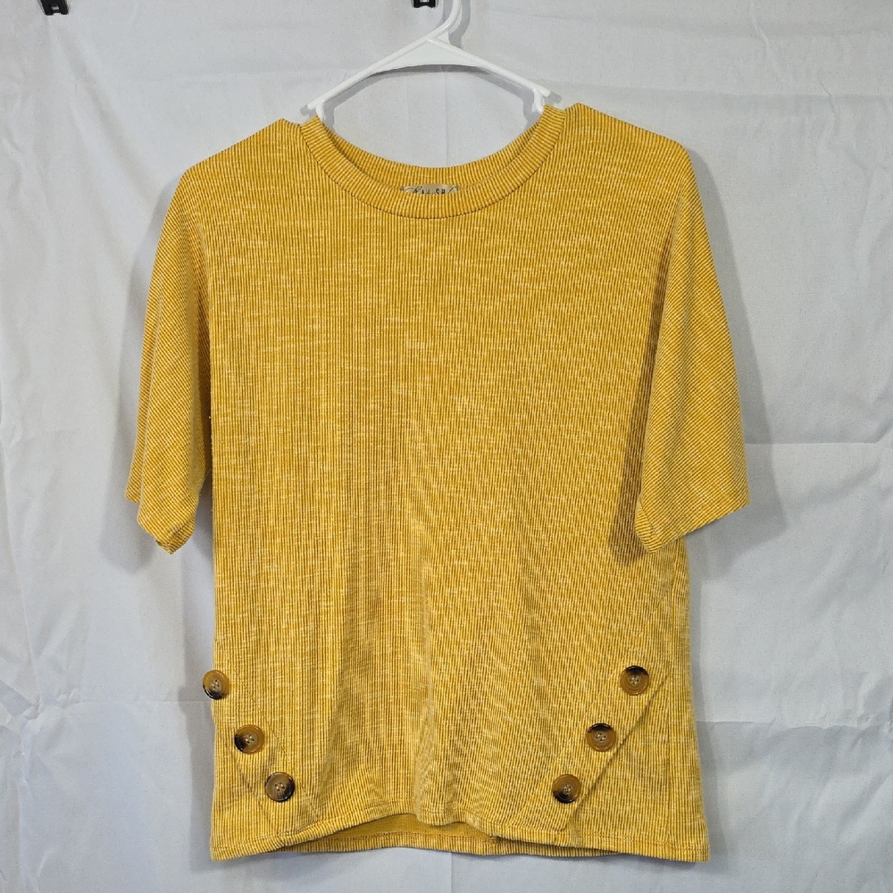 Lavish Yellow Button-Accent Women's Top Size Small (W621)